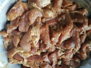 木木的酥肉豌豆煲的做法 步骤5