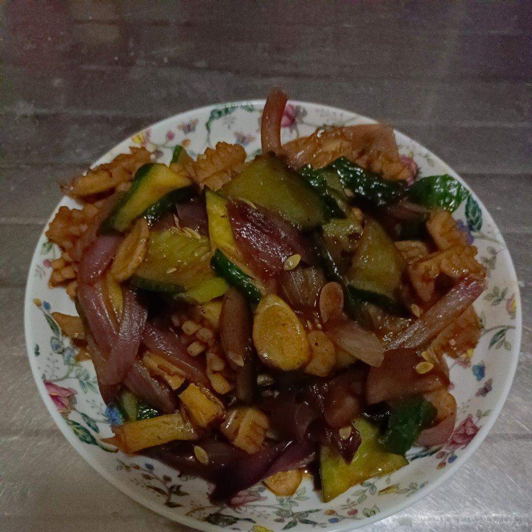 鱿鱼卷爆炒洋葱青辣椒