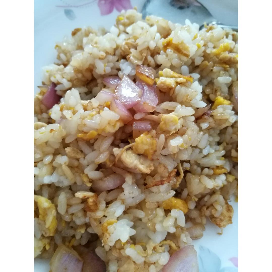 洋葱酱油蛋炒饭