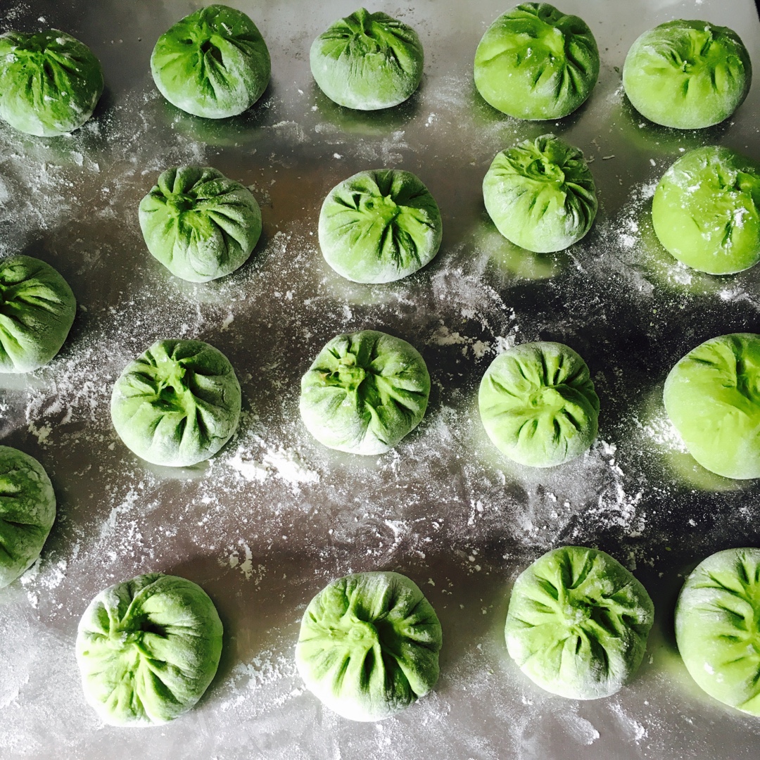 asia一mama做的纯天然菠菜汁 翡翠包子