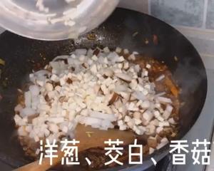 米线红油肉酱的做法 步骤3
