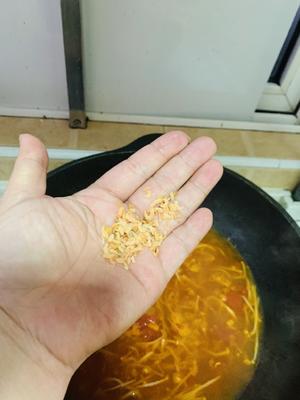 金针菇肥牛番茄汤的做法 步骤4