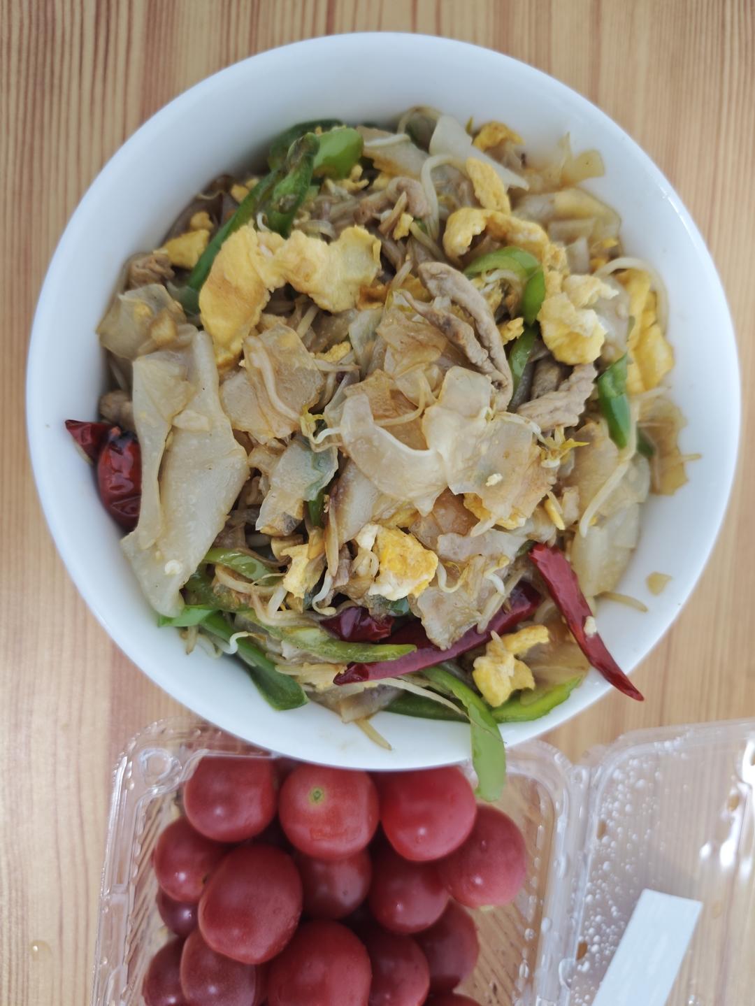 路边摊的炒河粉