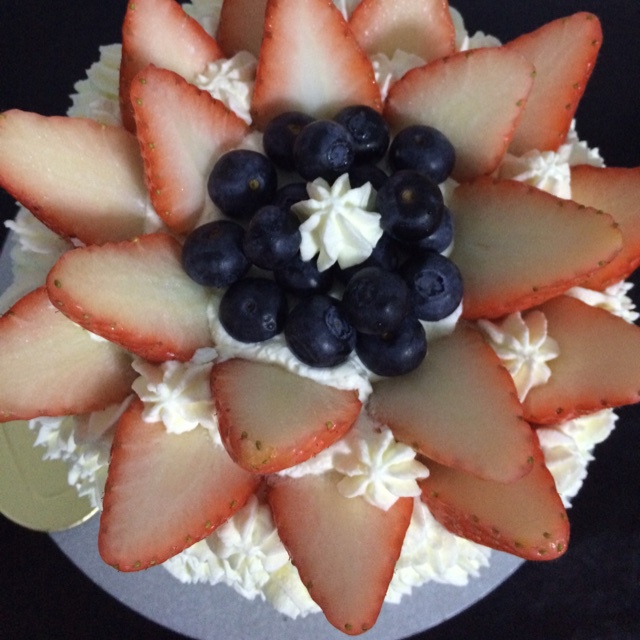 8寸心形草莓蛋糕