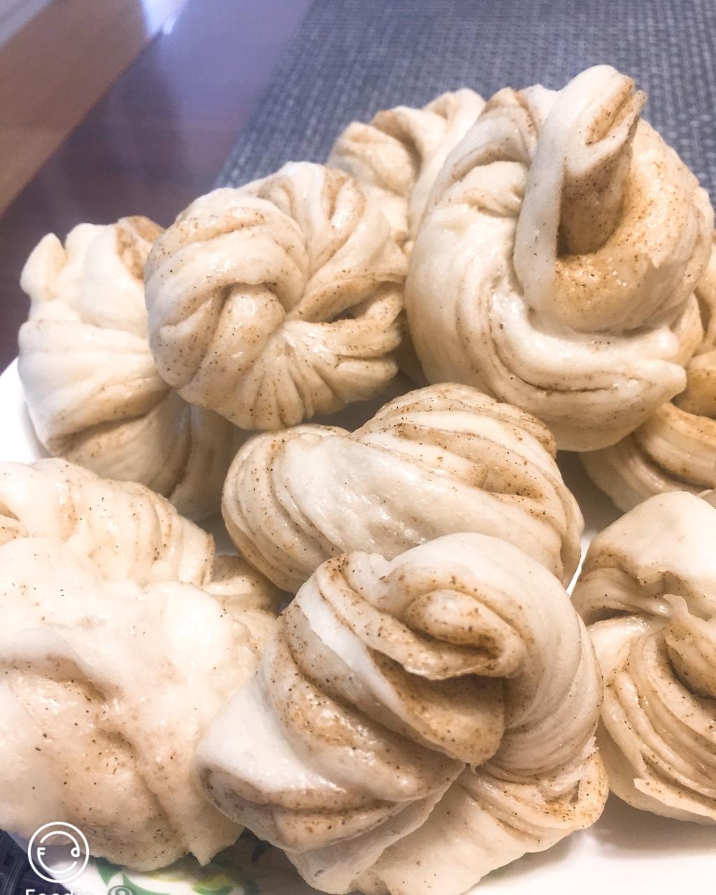 家常椒盐花卷(小视频)