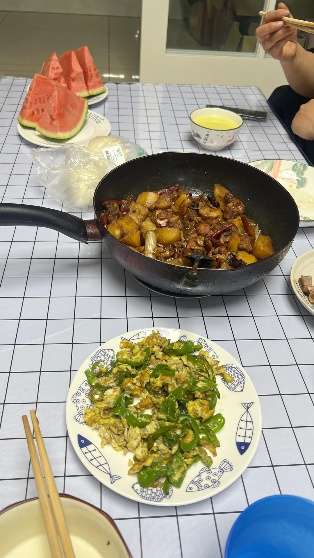 鸡腿炖土豆