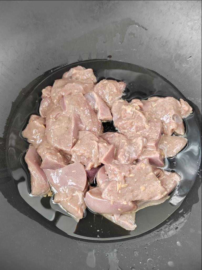 猪肝炒豆芽韭菜