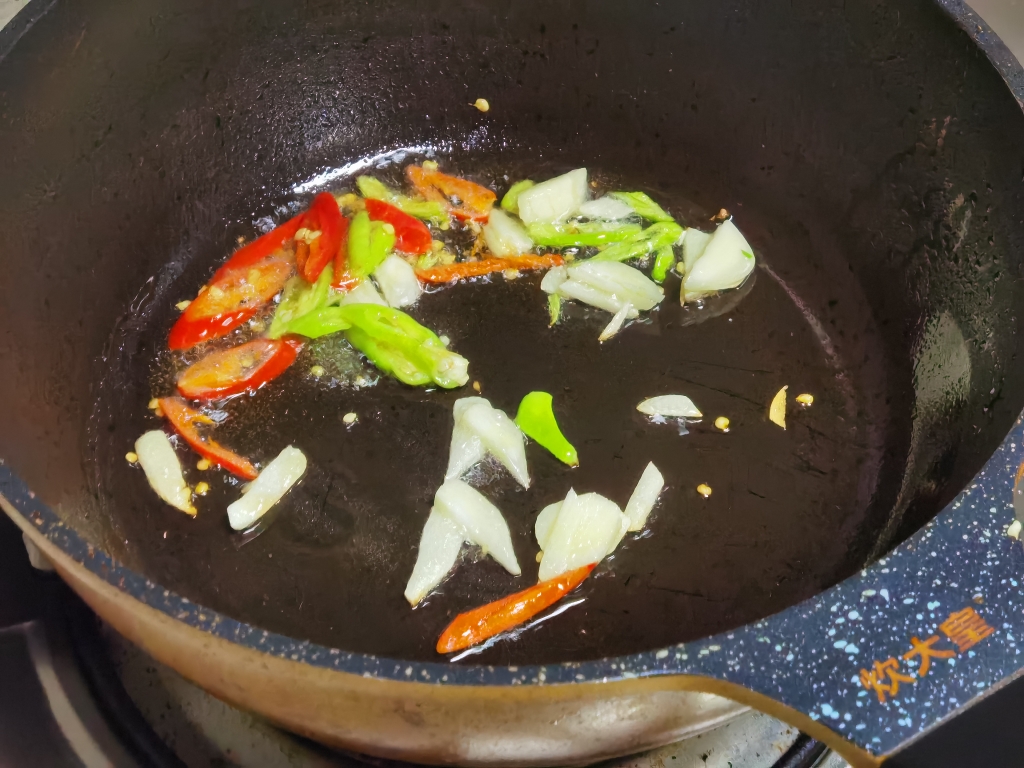 孜然干煸袖珍菇（平菇）- 爱烧烤必爱吃的做法 步骤4
