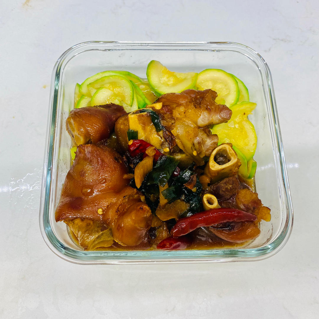 流口水的黄豆炖猪蹄