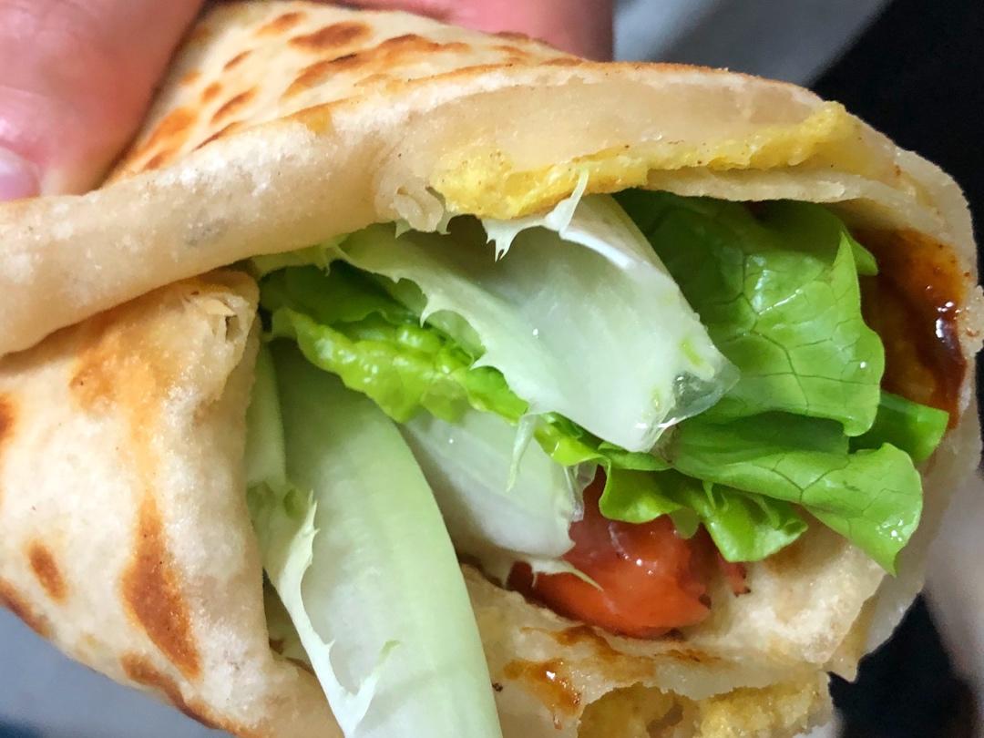 张张都鼓大泡的鸡蛋灌饼这样做不鼓大泡都难