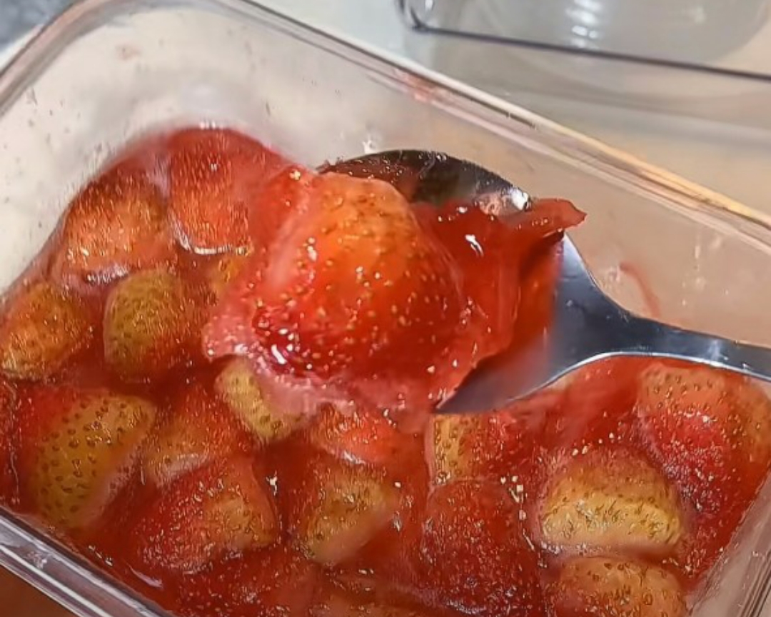 草莓冰沙🍓(真的好吃）的做法