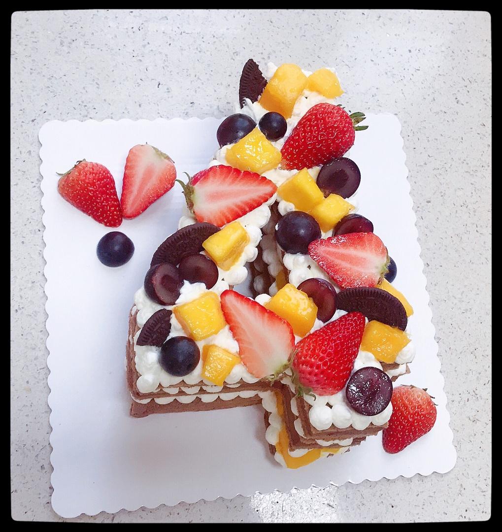 数字生日蛋糕（不用抹面技巧，新手也能搞定的高颜值水果裸蛋糕）