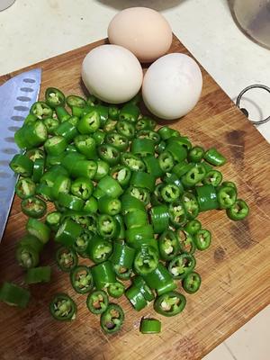 外婆菜 尖椒炒鸡蛋的做法 步骤1