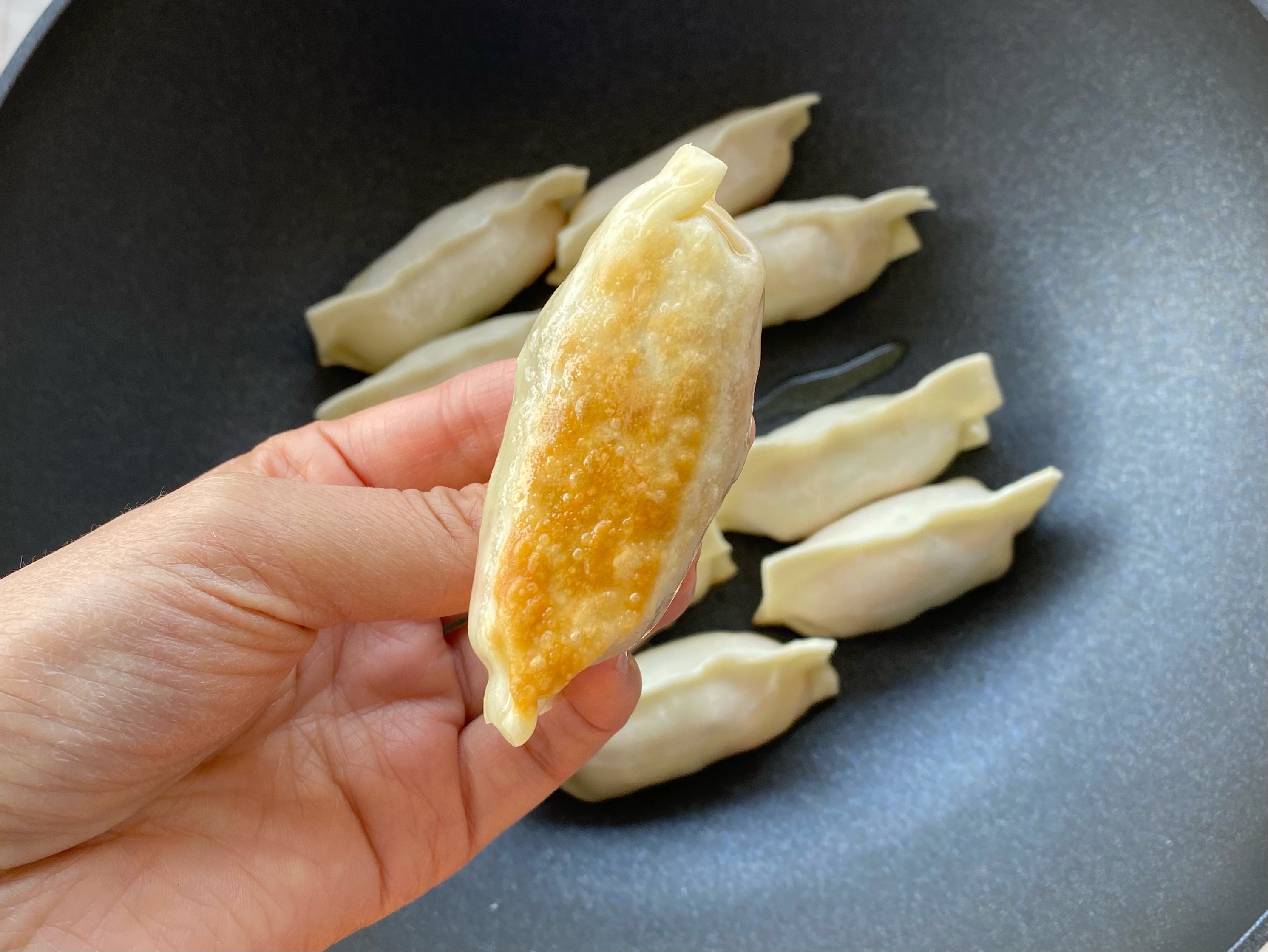 皮薄馅多巨好吃❗️超级鲜美的素三鲜锅贴❗️简单易做的做法 步骤15