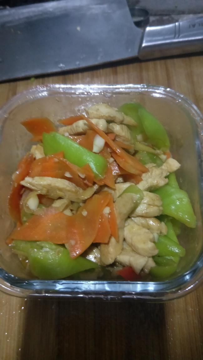 减脂好帮手，胡萝卜青椒炒鸡胸肉
