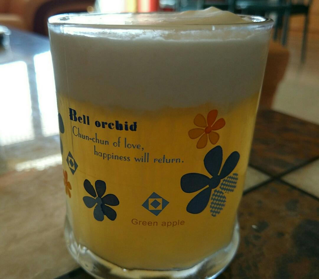 草莓芝士奶盖茶