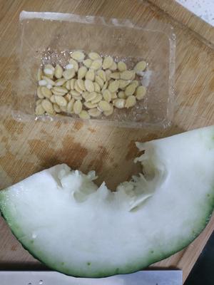 超级祛湿减肥冬瓜薏米丸子汤的做法 步骤3