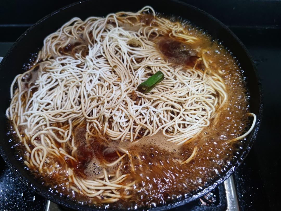 好吃到舔盘的豆角焖面 怎么吃都不够 老公说山珍海味都不如它 的做法步骤图 拳拳麻麻de私厨 下厨房