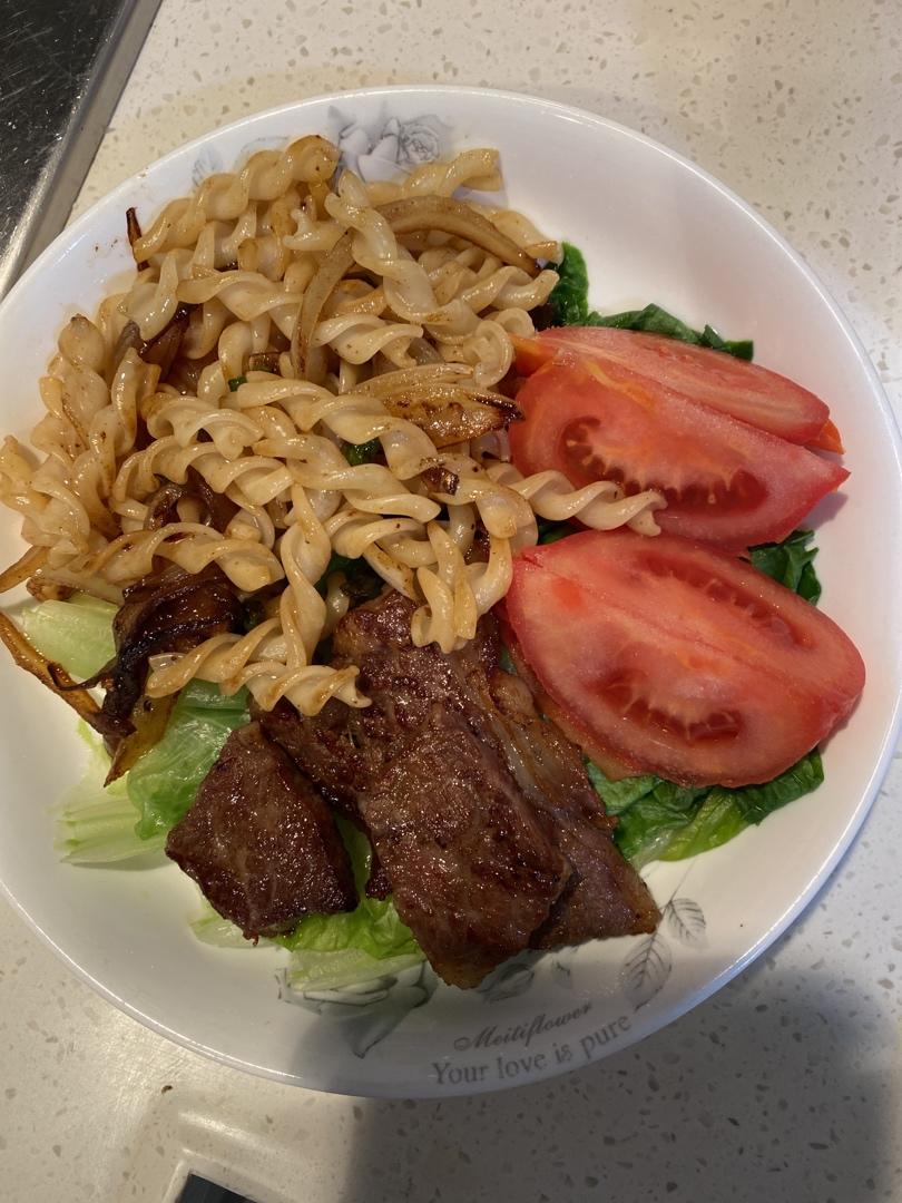 意大利面与牛排煎香肠（含意面酱做法）