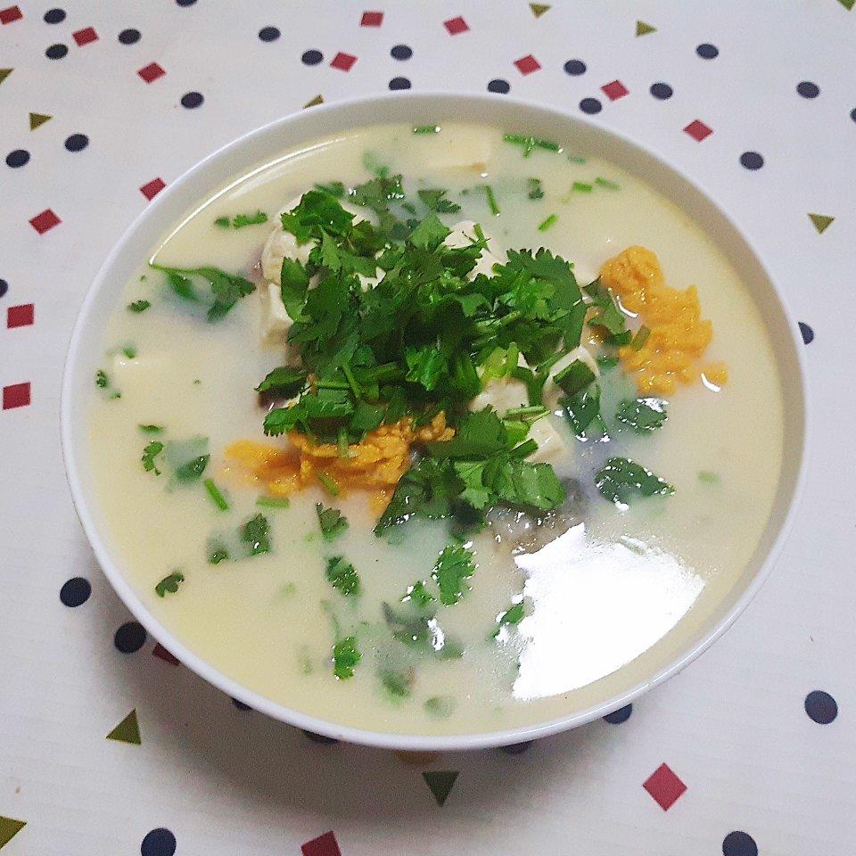 鲫鱼豆腐汤