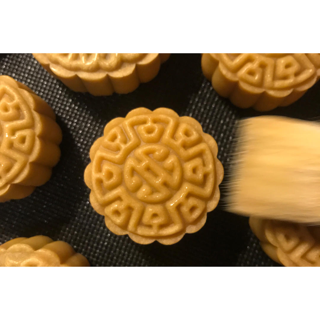 广式月饼—蛋黄莲蓉月饼