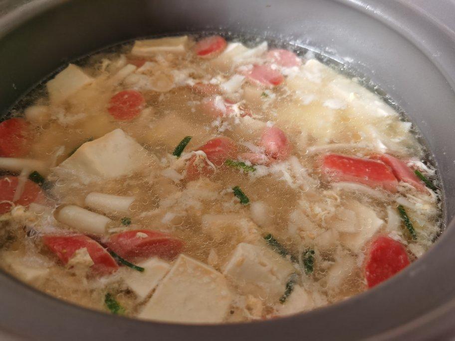 鲜掉眉毛的菌菇豆腐汤