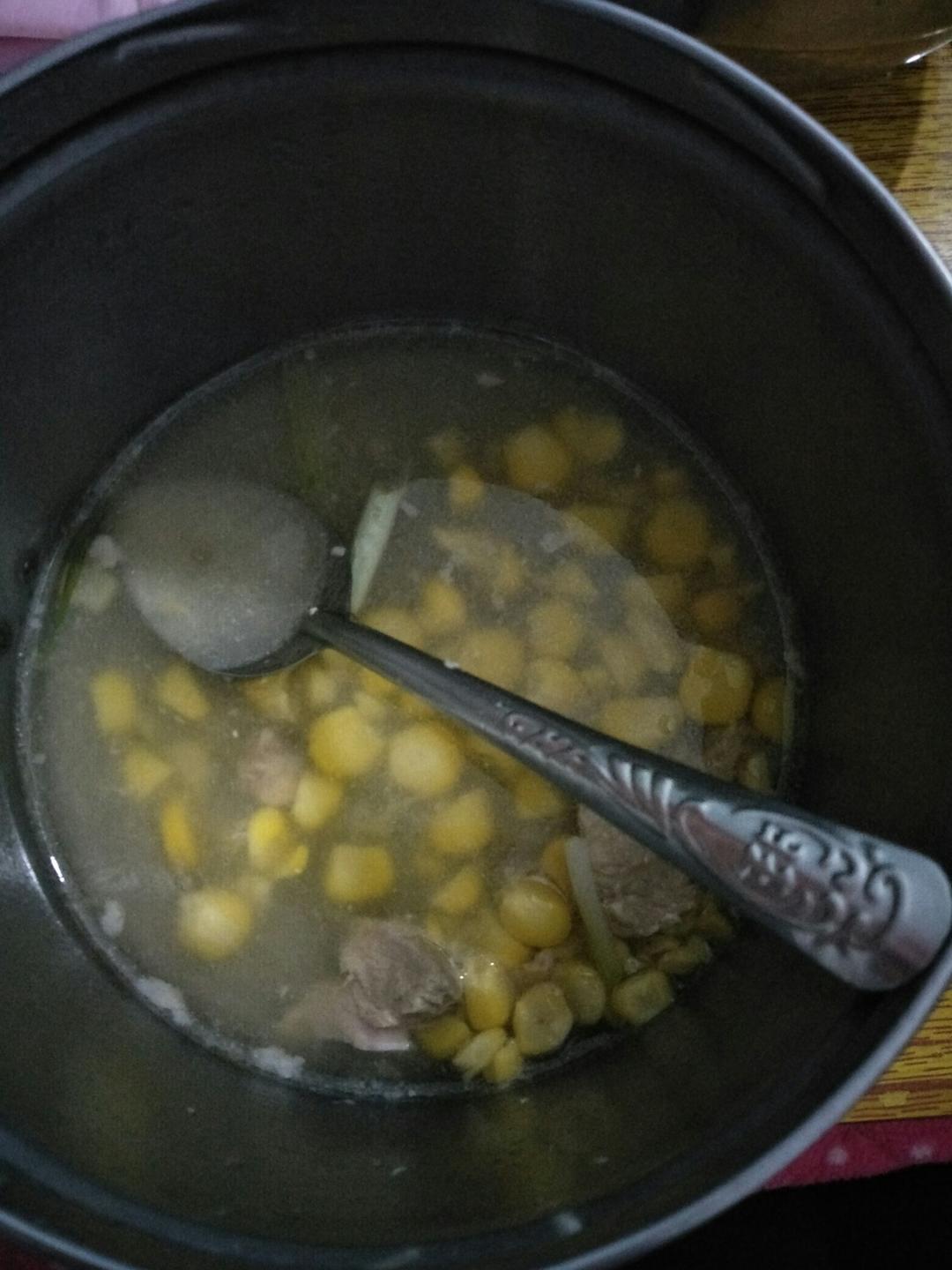 玉米排骨莲藕汤