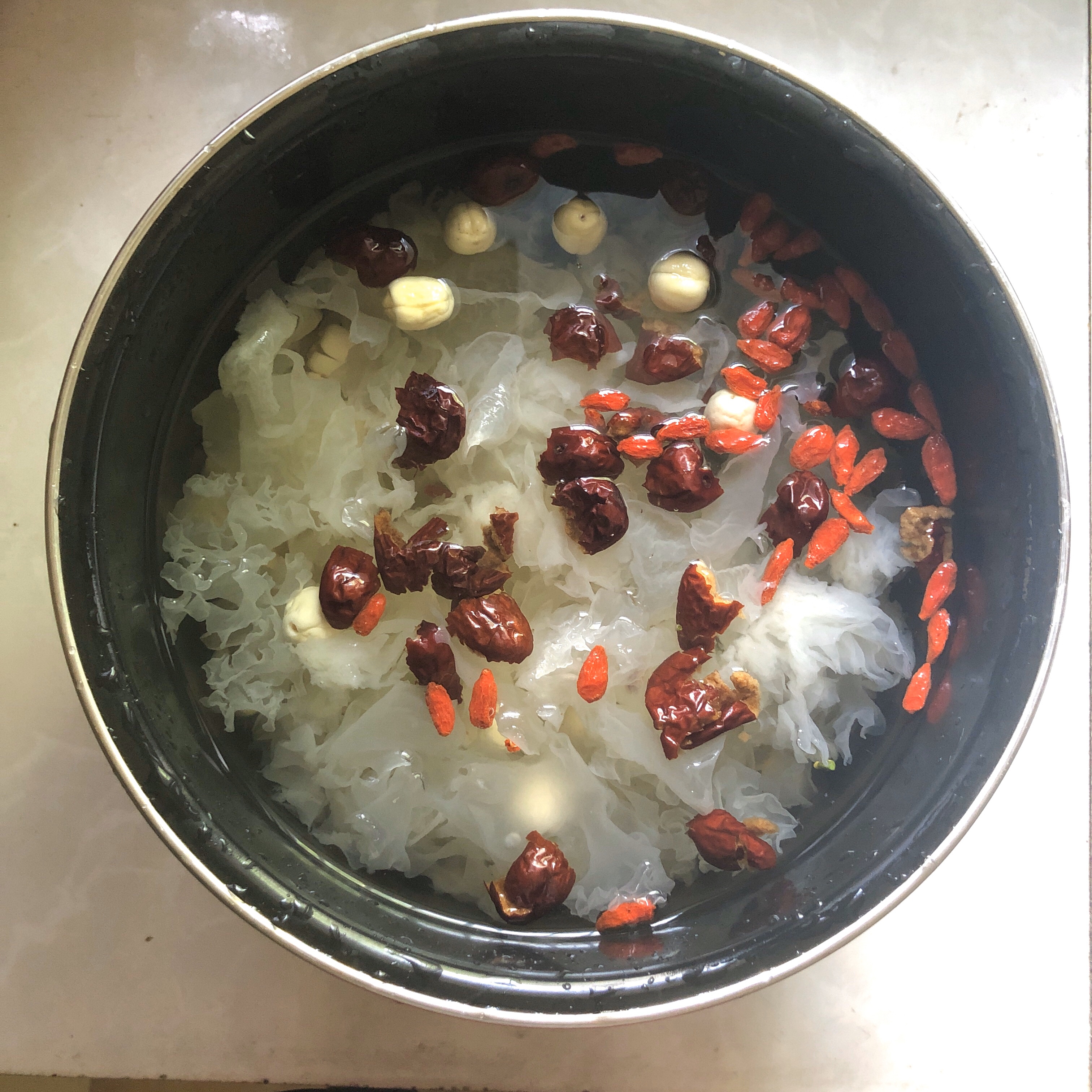 【夏食】银耳红枣莲子汤的做法 步骤4