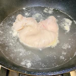 家庭简易版～猪肚煲鸡的做法 步骤2