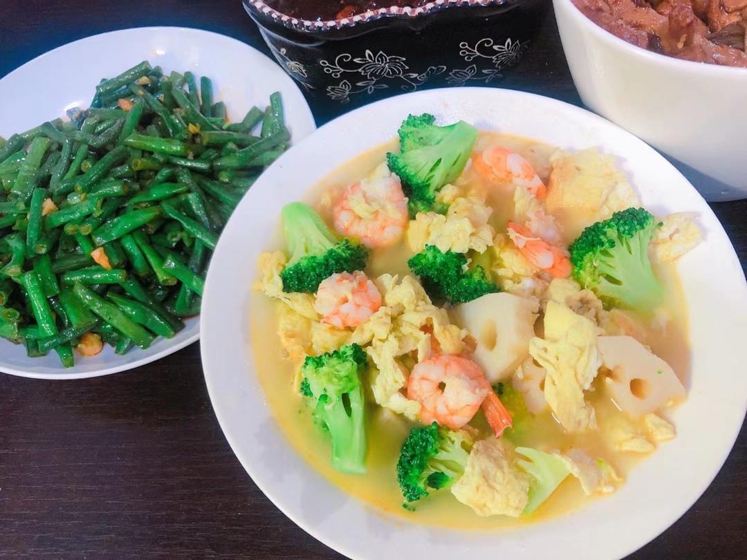 豆腐鲜虾菇菌汤