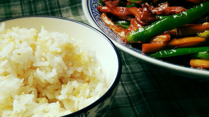 色亮香浓味爽，让你筷子停不下来的青椒双菌丝~圆满素食的做法 步骤8