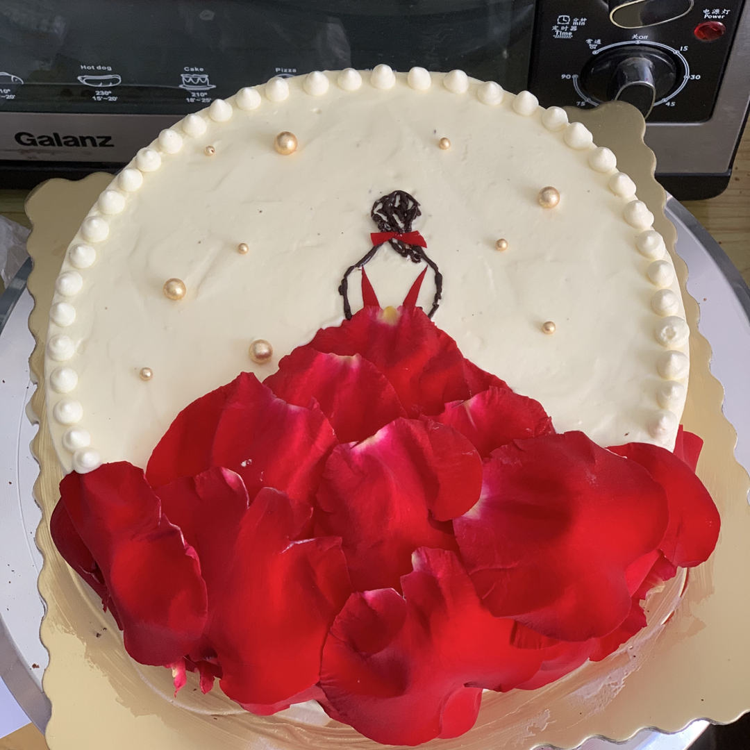 玫瑰花瓣生日蛋糕