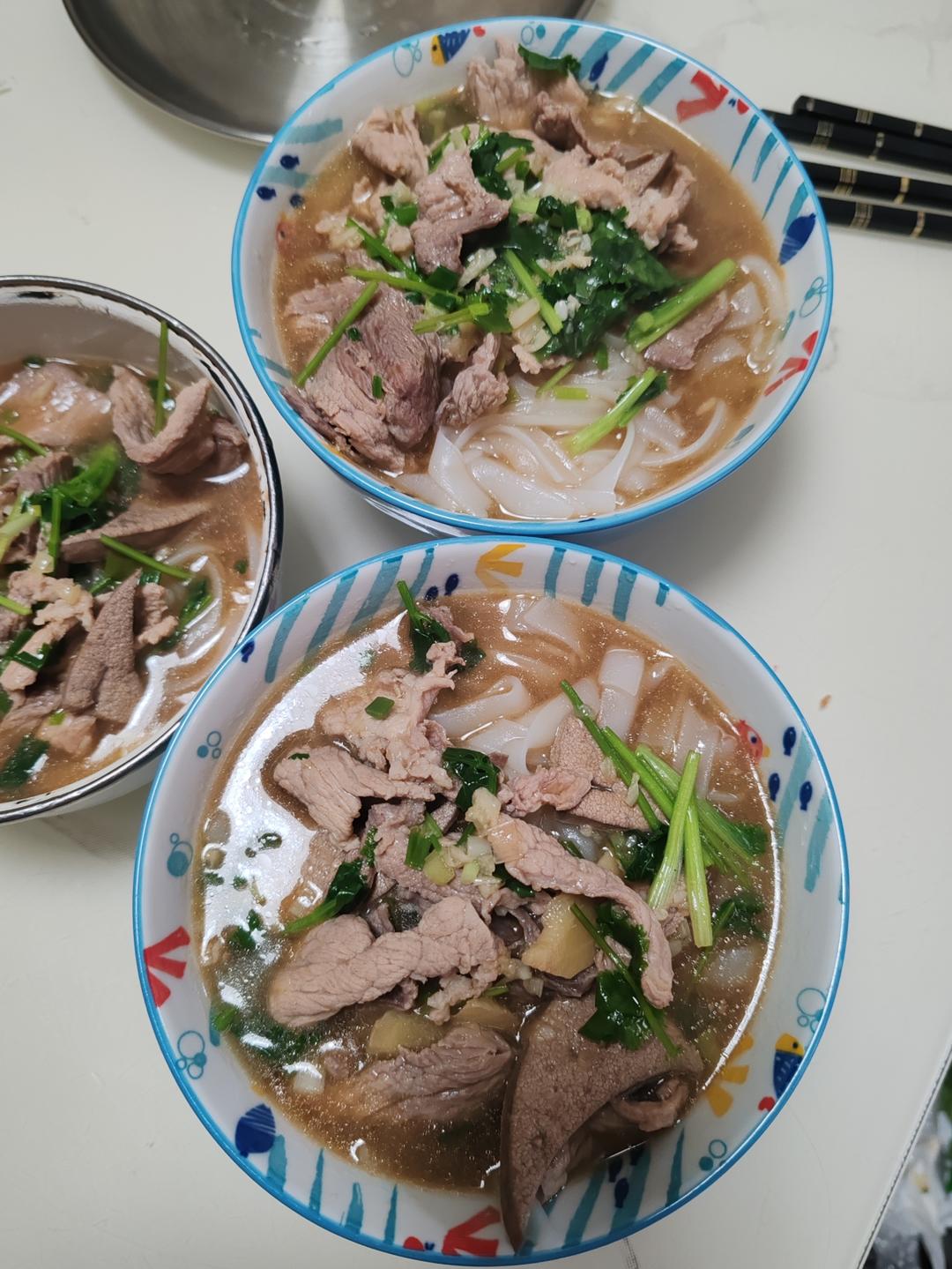 广式早餐-瘦肉汤河粉