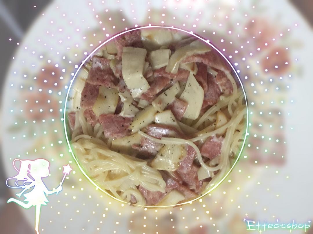 白蘑菇奶油培根意面