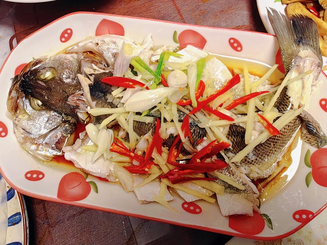 10分钟做 清蒸鲈鱼 （附切鱼图解）