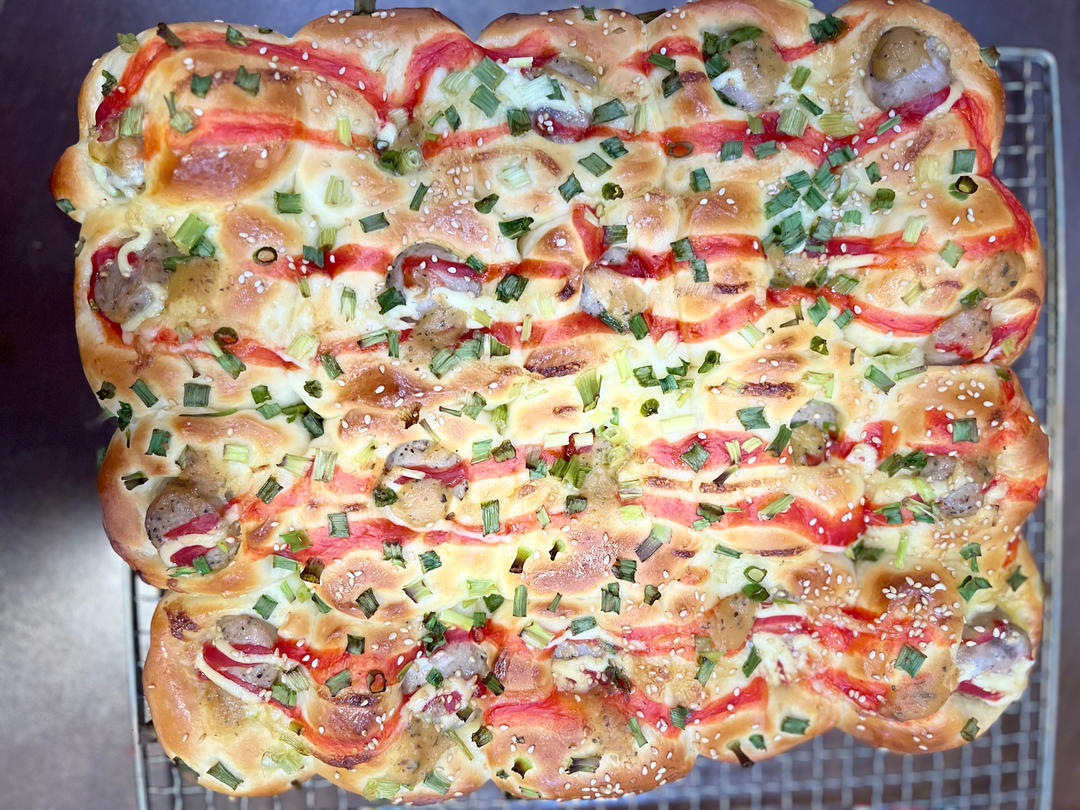 满满满足感的香葱芝士烤肠小面包