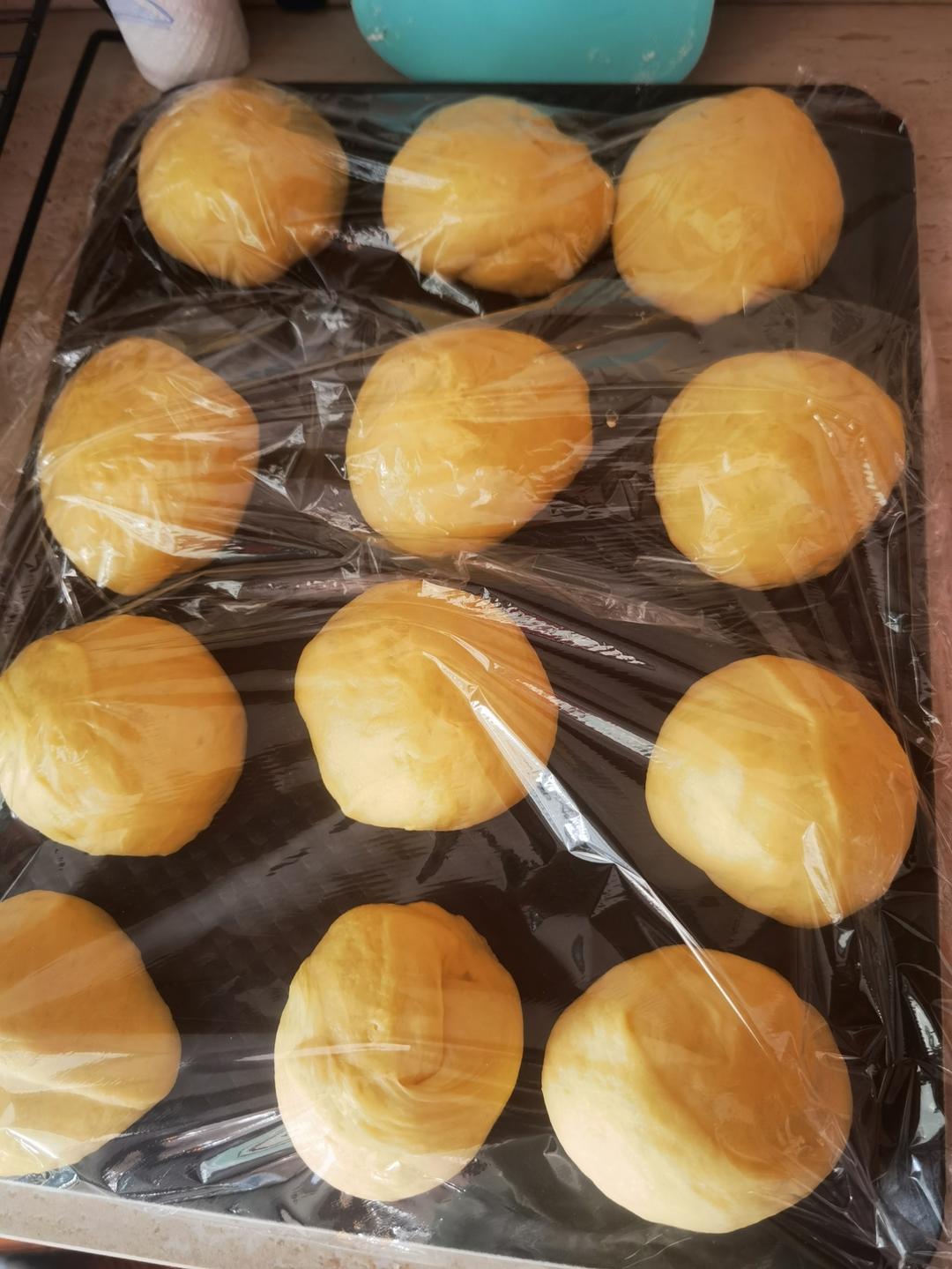 这面包也太香了，新手也能轻松做出来的椰蓉提子卷！