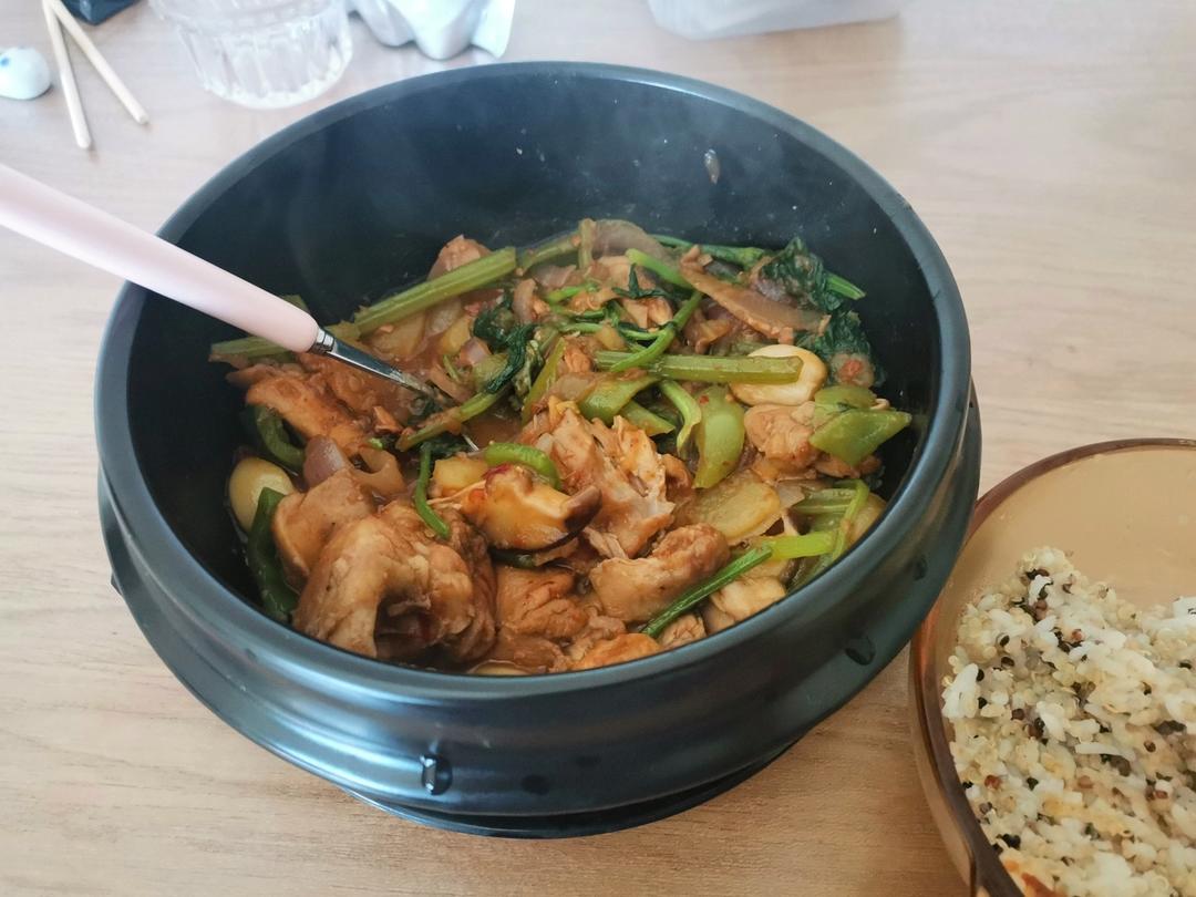 比店里好吃的重庆鸡公煲！