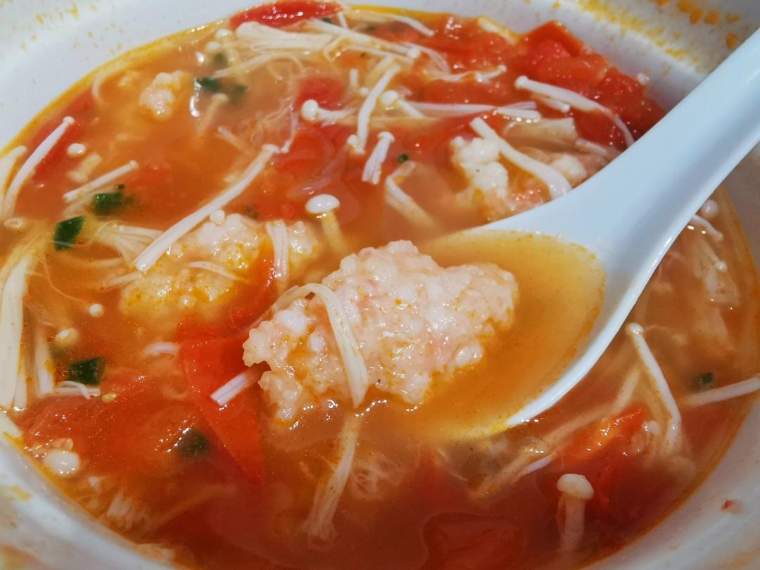 轻松自制虾滑番茄煲，鲜而不咸，一口爆汁！