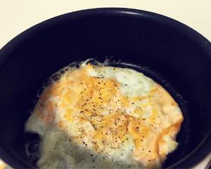 金枪鱼玉米青瓜番茄生菜鸡蛋三明治减脂的做法 步骤2