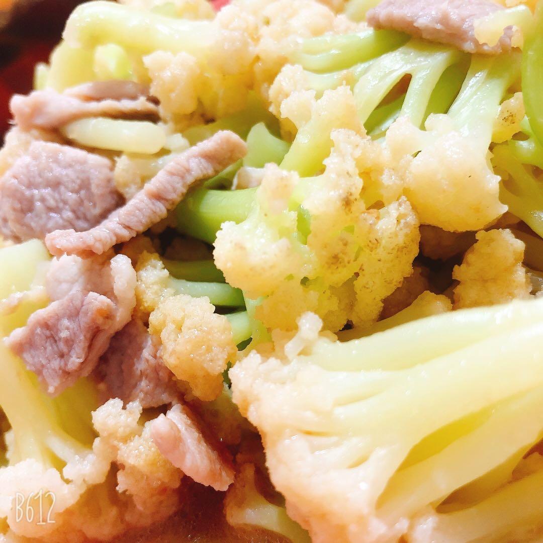 开心小羊做的干煸菜花花菜炒肉