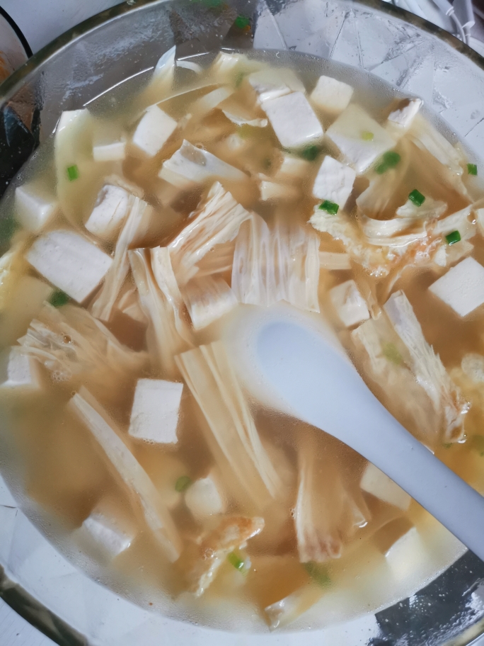 鸡蛋腐竹豆腐汤