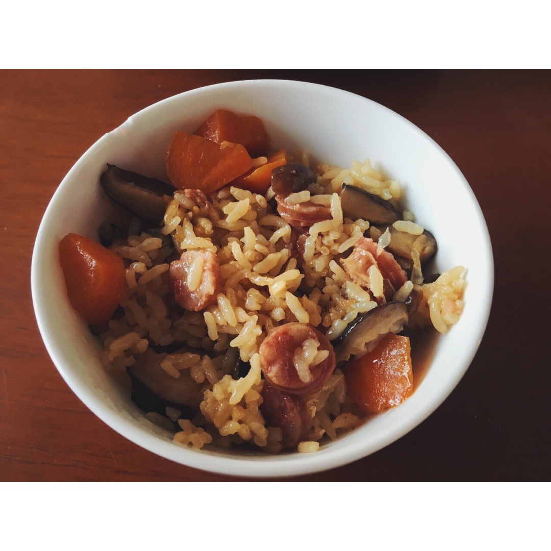 香菇腊肠煲仔饭（电饭煲）