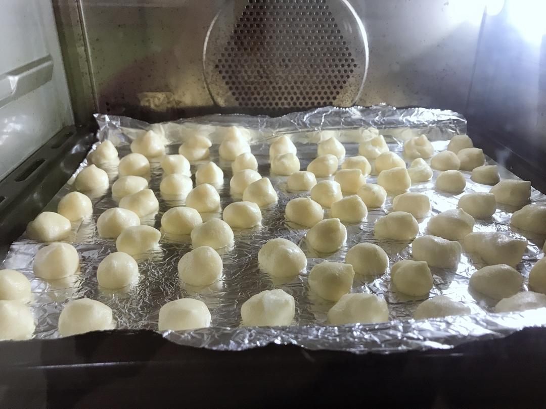 宝宝第一口健康零食！超级无敌好吃到爆炸！入口即化！材料只有1个鸡蛋 ！10g奶粉！5g淀粉 ！酥脆可口 ！幸福的味道 ！