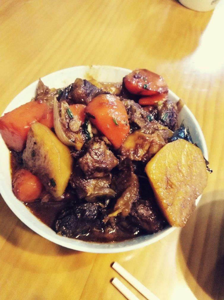 红烧土豆牛腩