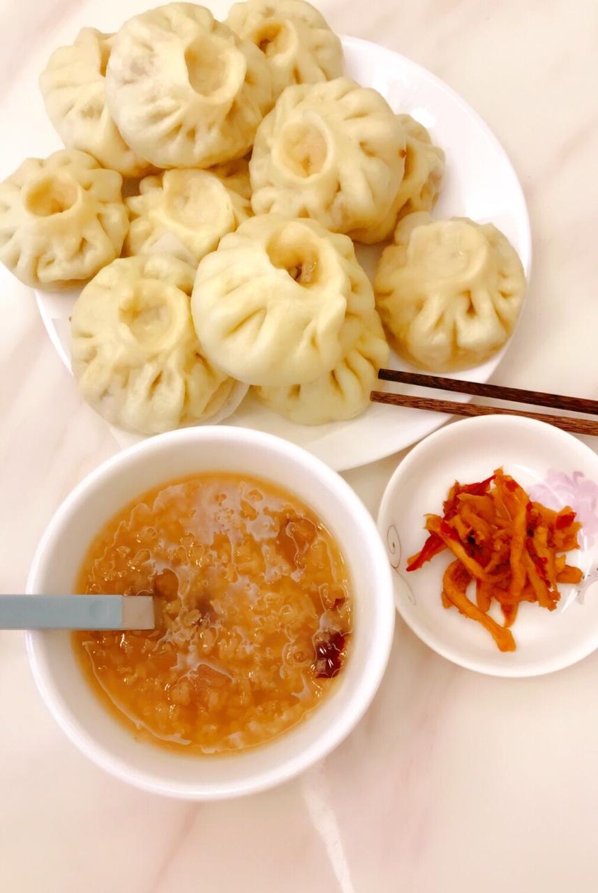 鸡蛋圆白菜素包子