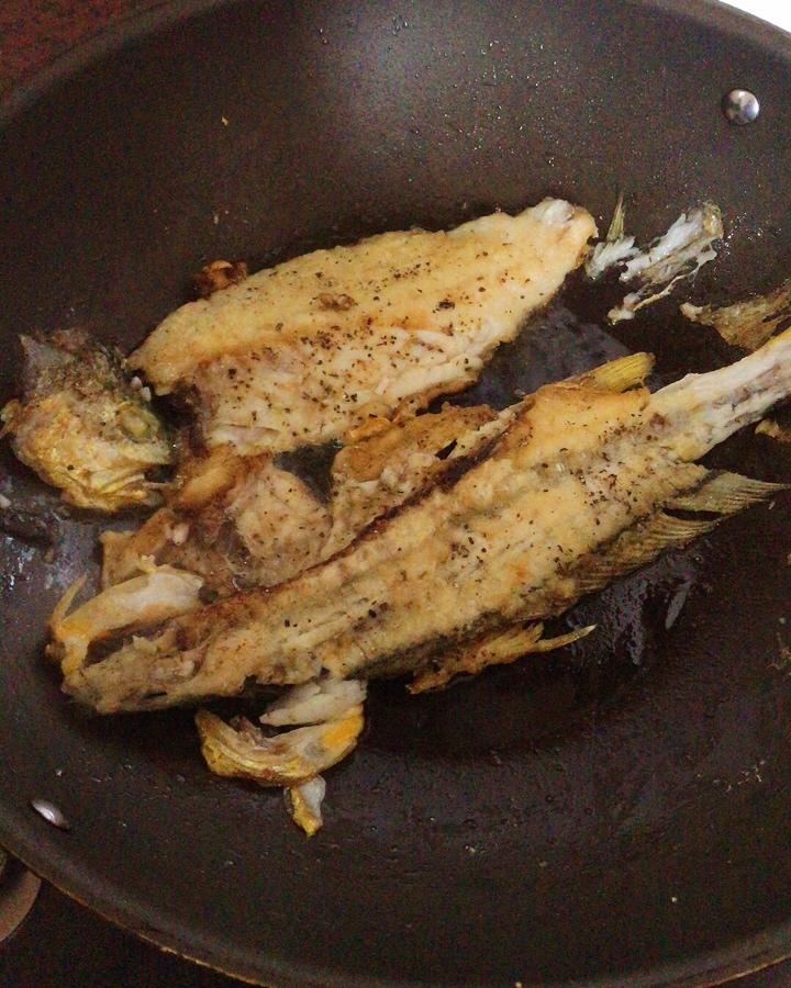煎黄花鱼