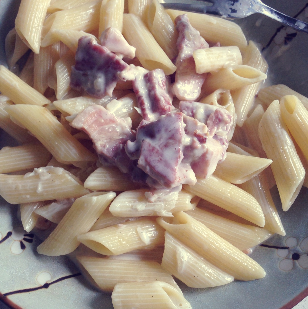 超简单的奶汁培根意面Carbonara