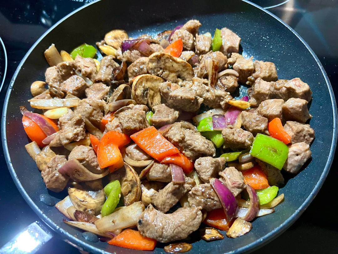 超级好吃的黑椒蒜粒洋葱炒牛肉粒