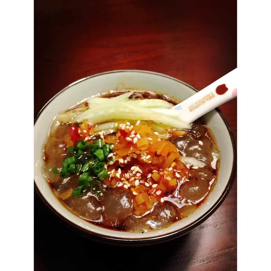 犯困的汤圆做的凉粉娃娃鱼